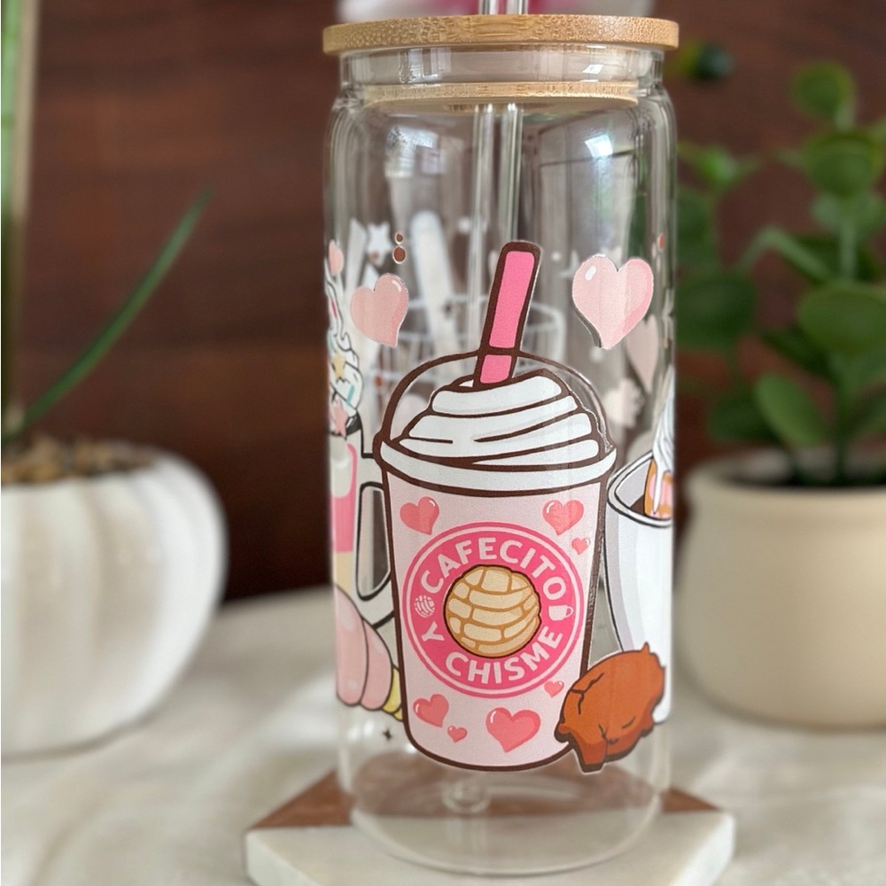 Cafecito Chisme Glass Tumbler with Straw